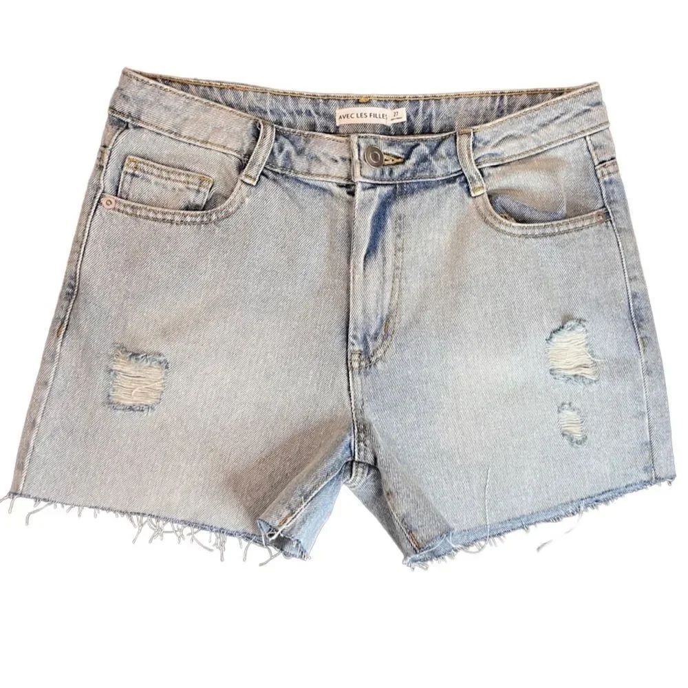 Avec les filles cut off light denim jean shorts, size 27